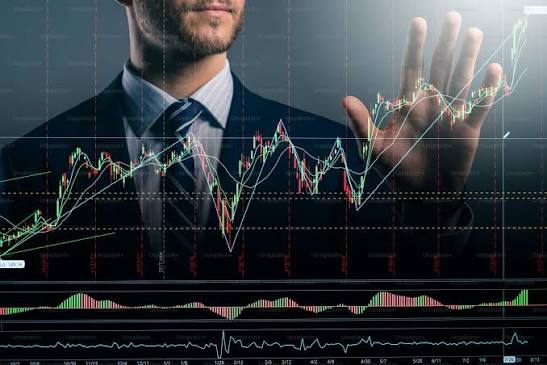 Finlogixx.com Users Monitor and Respond to Key Developments in the Cryptocurrency Market
